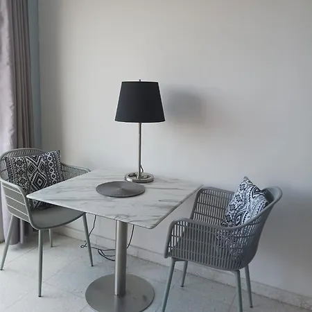 Modern Sea View Regina Gardens דירה